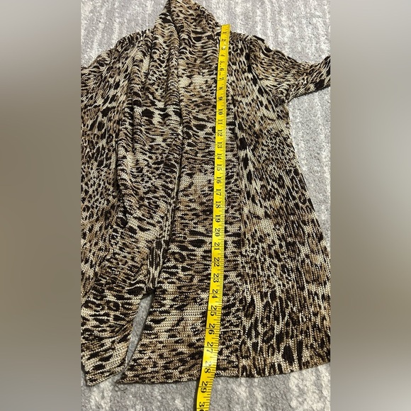 Chicos Travelers Cardigan Sz 1 (Medium) Slinky Animal Print Lightweight No Iron - Picture 5 of 6